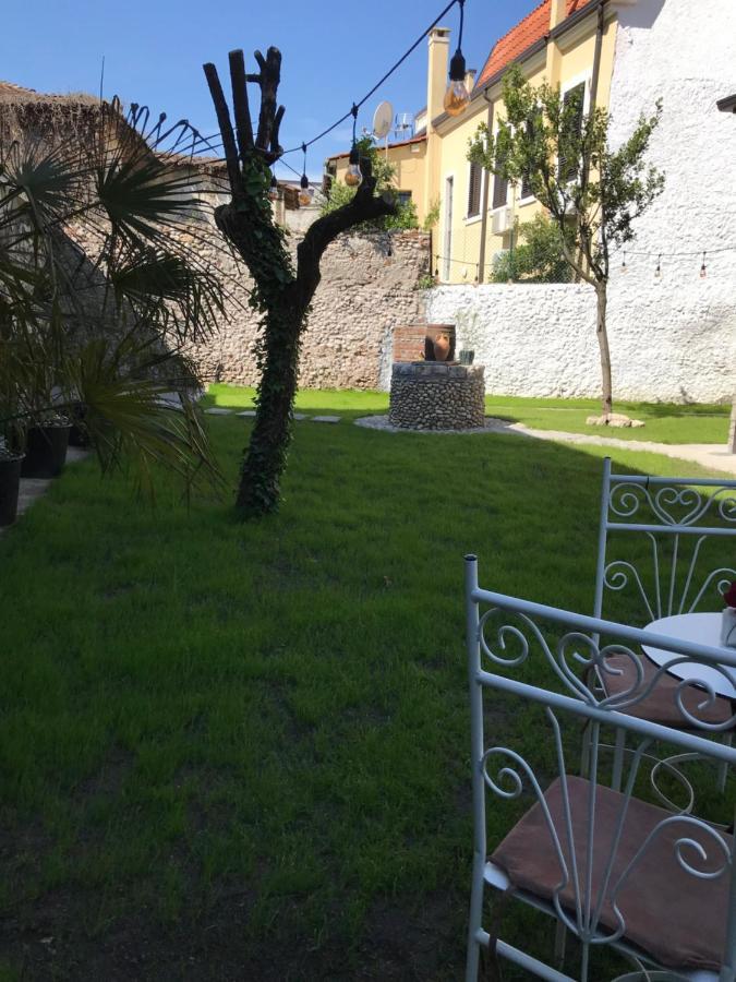 Intown Guesthouse Shkodër Exterior foto