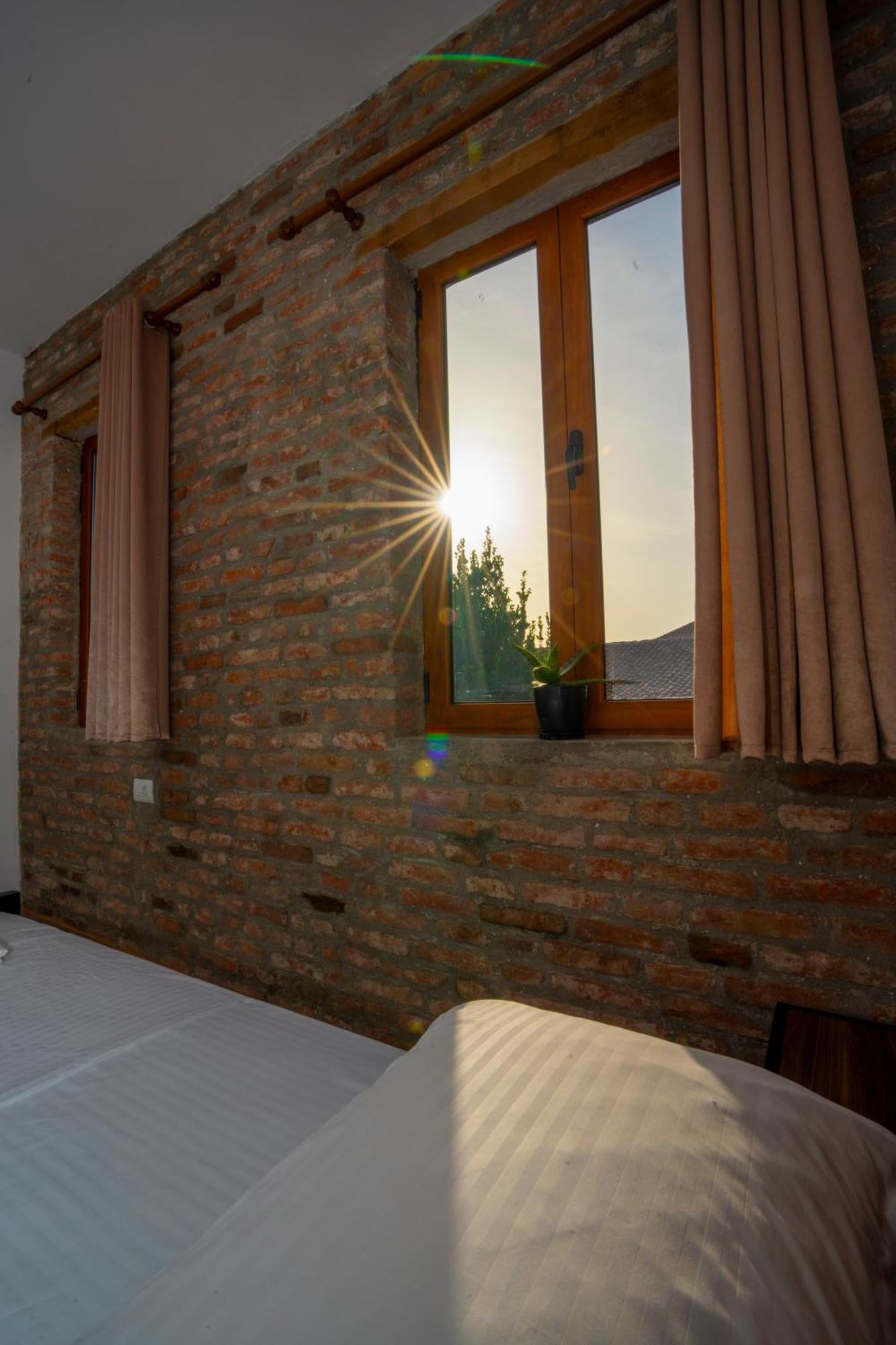 Intown Guesthouse Shkodër Exterior foto