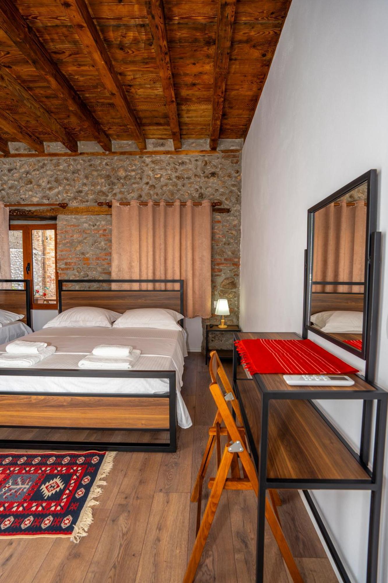 Intown Guesthouse Shkodër Exterior foto